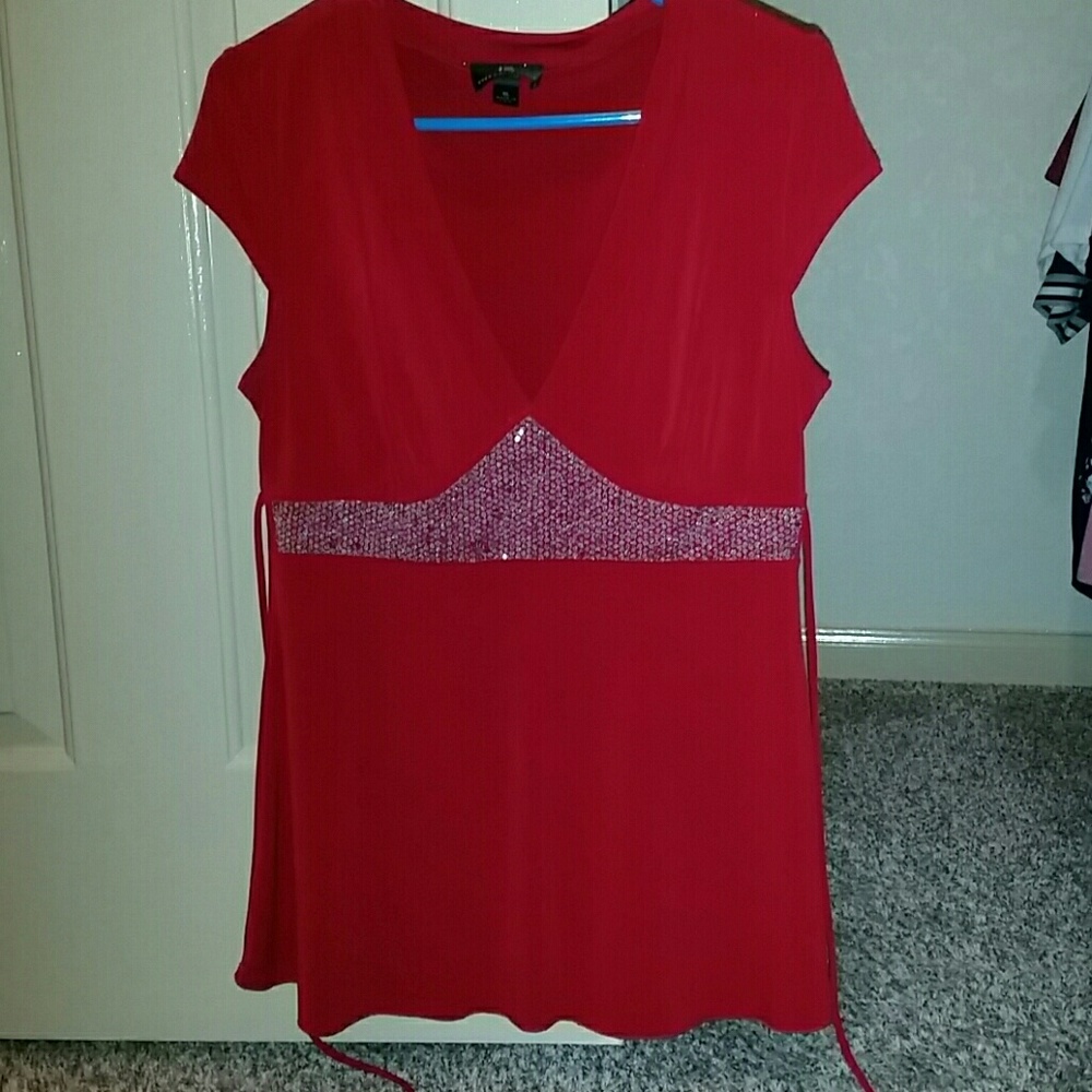 Woman's tie-back shirt